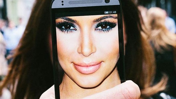 صور «السيلفي» لها مكياج خاص