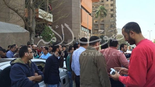 بالصور.. وقفة إحتجاجية لسائقي التاكسي الأبيض أمام مجلس الدولة بالصور.. وقفة إحتجاجية لسائقي التاكسي الأبيض أمام مجلس الدولة