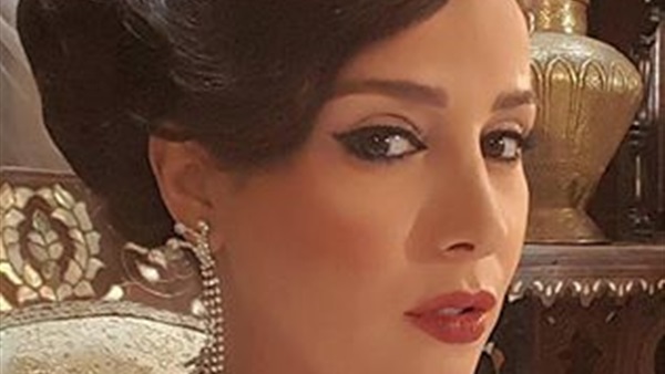 بالصور..كندا حنا تثير الفضول بـ «خاتون» بالصور..كندا حنا تثير الفضول بـ «خاتون»