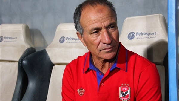 جماهير الأهلي تطلق حملة لرحيل  مبروك عن تدريب الفريق 