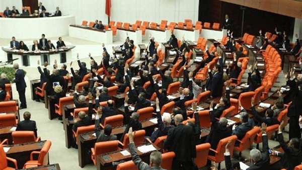 جدل حاد بالبرلمان التركي بسبب السياسة الخارجية والاقتصادية للبلاد جدل حاد بالبرلمان التركي بسبب السياسة الخارجية والاقتصادية للبلاد