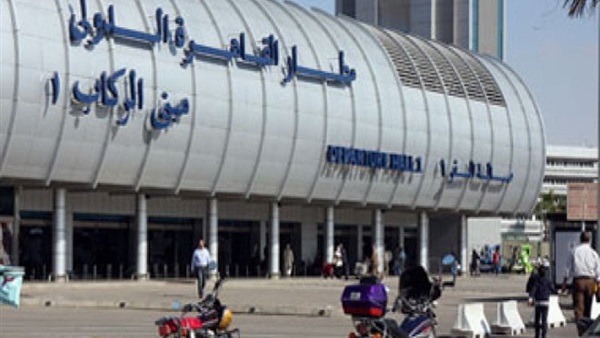 تفاصيل القبض على عصابة مصرية ليبية لتهريب البضائع بمطار القاهرة تفاصيل القبض على عصابة مصرية ليبية لتهريب البضائع بمطار القاهرة