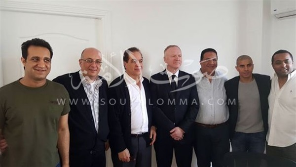 بالصورة.. «ماكليش» مع «درع» الزمالك بعد التوقيع للأبيض