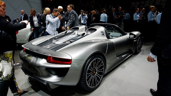 عرض سيارة «بورش 918» للبيع فى السعودية عرض سيارة «بورش 918» للبيع فى السعودية