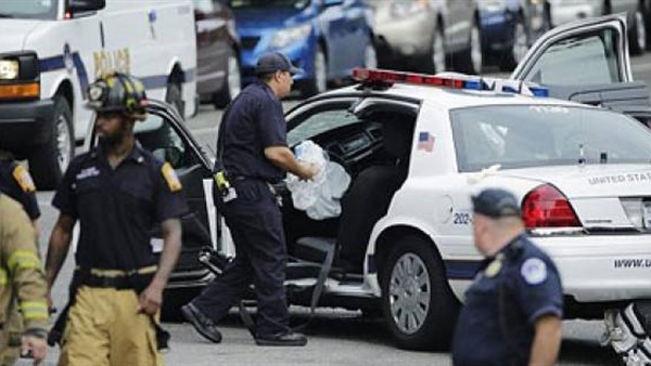 مقتل شرطية وإصابة شرطيين آخرين في حادث إطلاق نار بولاية «فرجينيا» الأمريكية مقتل شرطية وإصابة شرطيين آخرين في حادث إطلاق نار بولاية «فرجينيا» الأمريكية