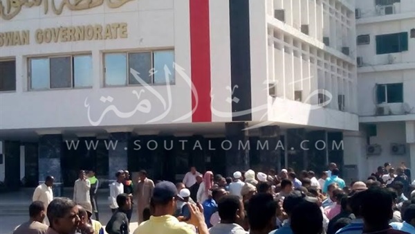 بالصور.. وقفة احتجاجية للعاملين المؤقتين بأسوان للمطالبة بالتثبيت بالصور.. وقفة احتجاجية للعاملين المؤقتين بأسوان للمطالبة بالتثبيت