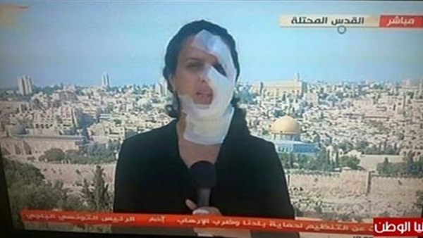 بالفيديو.. جيش الإحتلال الإسرائيلي يستهدف مراسلة الميادين بقنبلة  