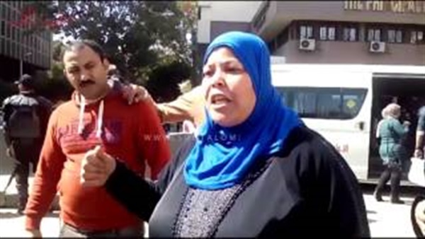 بالفيديو.. «أم محمد» لـ«عكاشة»: أمك كانت بتبوس إيدنا علشان نعملك مسيرة بالفيديو.. «أم محمد» لـ«عكاشة»: أمك كانت بتبوس إيدنا علشان نعملك مسيرة