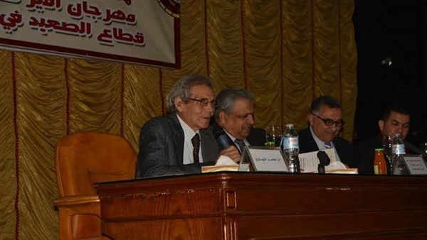 ختام فاعليات الملتقي الأدبي بجامعة الفيوم ختام فاعليات الملتقي الأدبي بجامعة الفيوم