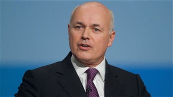 وزير العمل البريطاني يطالب كاميرون بالتوقف عن مهاجمة قيادات المحافظين 