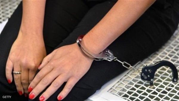 ضبط «ربة منزل» بتهمة النشل بالمواصلات