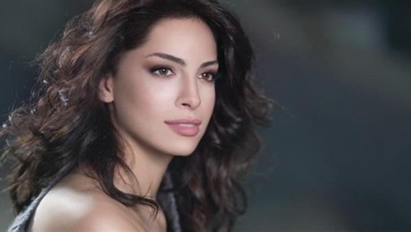 أمال ماهر تحيي حفلاً غنائياً بصحبة فريق شارموفرز أمال ماهر تحيي حفلاً غنائياً بصحبة فريق شارموفرز