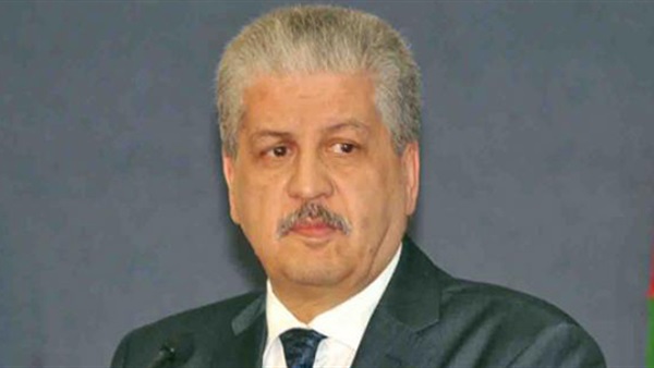رئيس الحكومة الجزائرية يبحث مع وزير الداخلية الألماني الأوضاع بالمنطقة