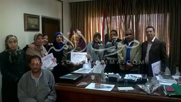 بالصور..رئيس مدينة بورفؤاد يكرم الموظفين المتميزين بالحى 