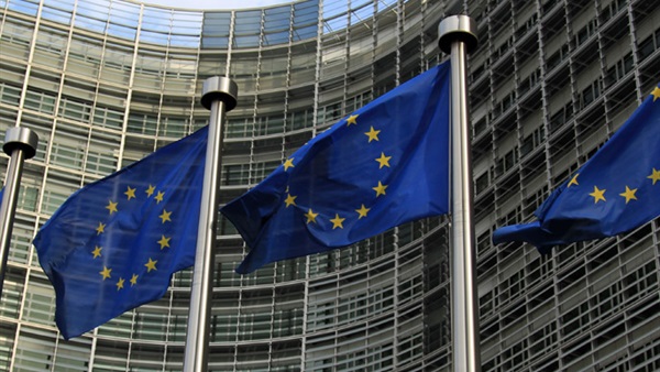 قلق أوروبي من «تمرد» المهاجرين على الحدود اليونانية المقدونية