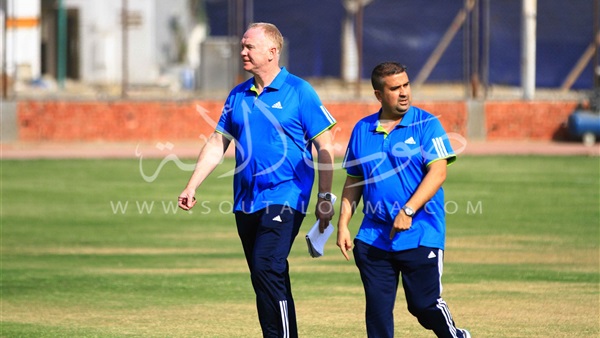 بالصور.. «ماكليش» يلقي محاضرة فنية للاعبي الزمالك بالصور.. «ماكليش» يلقي محاضرة فنية للاعبي الزمالك
