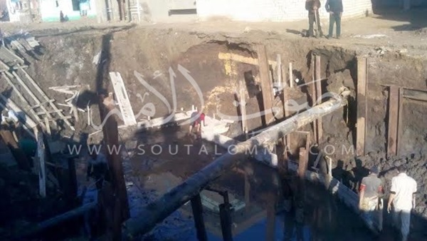 بالصور.. إنفجار خط مياه الشرب بمركز «الحامول» بالصور.. إنفجار خط مياه الشرب بمركز «الحامول»