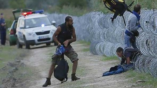 مقدونيا تعيد فتح حدودها مع اليونان أمام اللاجئين مقدونيا تعيد فتح حدودها مع اليونان أمام اللاجئين