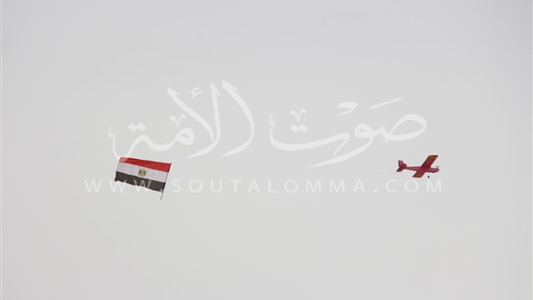 بالصور..بدء بطولة القفز بالمظلات فى الأهرامات بمشاركة 16 دولة