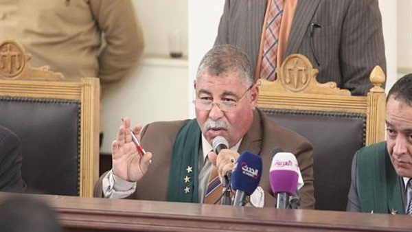 حبس أبن شقيق «مرسى» عاما لأهانته المحكمة أثناء نظر قضيته حبس أبن شقيق «مرسى» عاما لأهانته المحكمة أثناء نظر قضيته