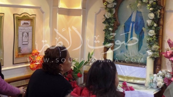 بالفيديو والصور.. على غرار «قنديل أم هاشم».. زيت «مريم العذراء» معجزة الرب للشفاء من الأمراض ببورسعيد.. يعود إكتشافها لعام 1990.. «سامية» أول شاهد عيان على الواقعة بالفيديو والصور.. على غرار «قنديل أم هاشم».. زيت «مريم العذراء» معجزة الرب للشفاء من الأمراض ببورسعيد.. يعود إكتشافها لعام 1990.. «سامية» أول شاهد عيان على الواقعة