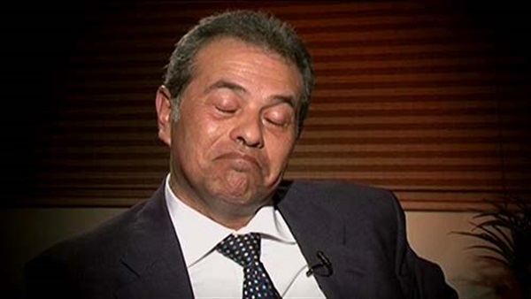 «عكاشة» يجمع أغراضه استعدادا لمغادرة البرلمان