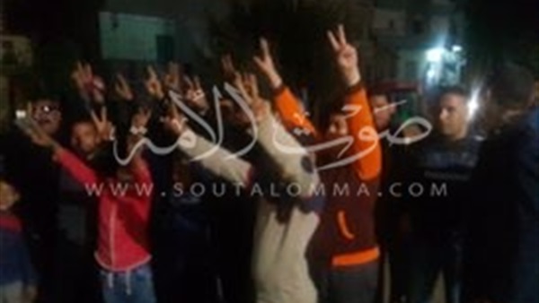 بالفيديو.. أهالى دائرة عكاشة يذبحون «عجلا» احتفالا باسقاط عضويته بالفيديو.. أهالى دائرة عكاشة يذبحون «عجلا» احتفالا باسقاط عضويته