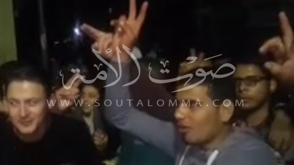 بالفيديو.. ردود أفعال أهالى دائرة عكاشة بعد إسقاط عضويته بالفيديو.. ردود أفعال أهالى دائرة عكاشة بعد إسقاط عضويته