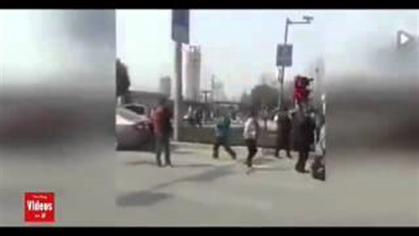 بالفيديو.. رجل صيني يدهس 12 طالبًا أمام مدرسة