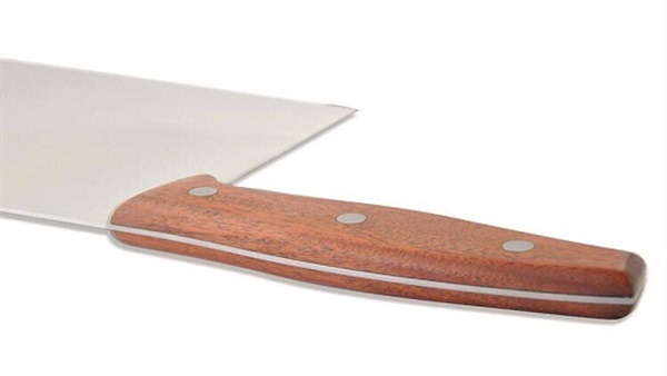عودة سكاكين المطبخ ذات المقابض الخشبية للطهاة الهواة