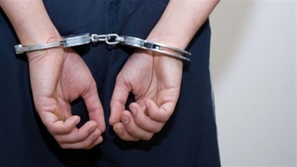 ضبط اخواني أثناء بيعه طبنجة رقيب شرطة مسروقة بالشرقية ضبط اخواني أثناء بيعه طبنجة رقيب شرطة مسروقة بالشرقية