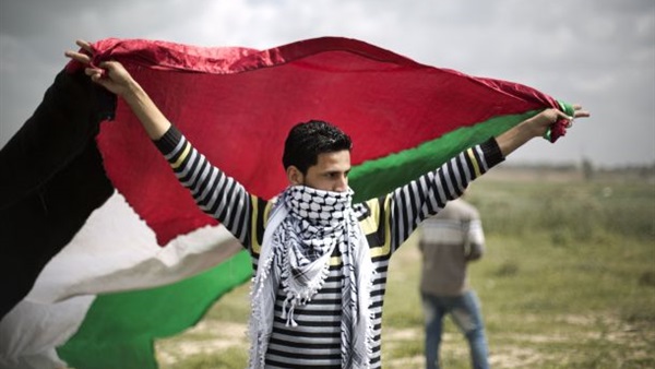 فلسطيني يخترق "فيس بوك" ابنة وزير الدفاع الإسرائيلي فلسطيني يخترق "فيس بوك" ابنة وزير الدفاع الإسرائيلي