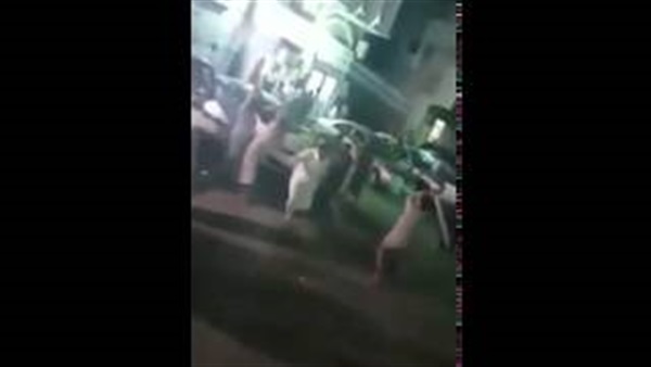 بالفيديو.. مشاجرة جماعية بعصى بين «صعايدة» في السعودية