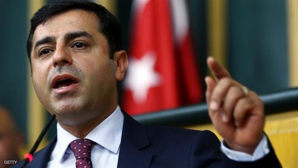 زعيم الحزب الكردي بتركيا يطالب برفع الحصانة عن 550 نائبا