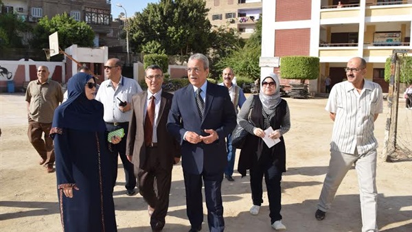 بالصور..محافظ المنيا يتابع سير العملية التعليمية بأول يوم دراسي بالصور..محافظ المنيا يتابع سير العملية التعليمية بأول يوم دراسي