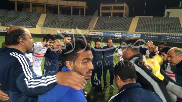 لاعبو الزمالك يقرآون الفاتحة بعد الفوز على المقاولون