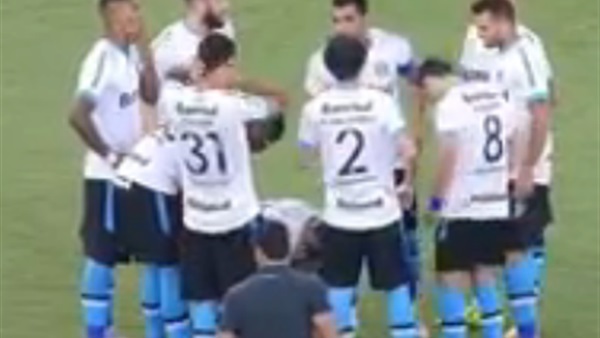 بالفيديو..شاهد لاعب برازيلى يتبول أمام الجماهير بالفيديو..شاهد لاعب برازيلى يتبول أمام الجماهير