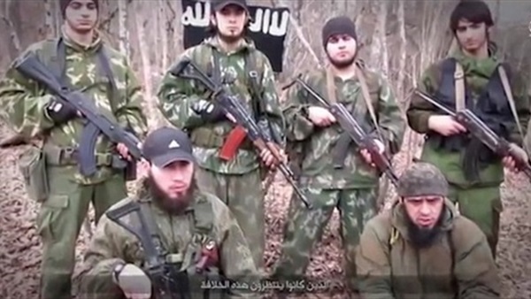 بالفيديووالصور..زعيم خلية تابعة لـ«داعش»يتوعد «بوتين» بالفيديووالصور..زعيم خلية تابعة لـ«داعش»يتوعد «بوتين»