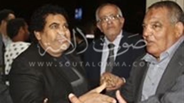 أحمد عدوية يقدم العزاء لرجاء الجداوي أحمد عدوية يقدم العزاء لرجاء الجداوي