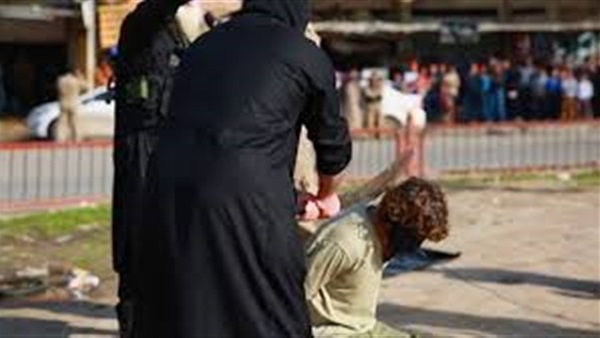 داعش ينحر بالسيف 10 من مقاتليه «الخائنين» وسط سوق بالعراق 