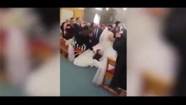 بالفيديو.. طفل يحرج عروس في حفلة زفافها بالفيديو.. طفل يحرج عروس في حفلة زفافها