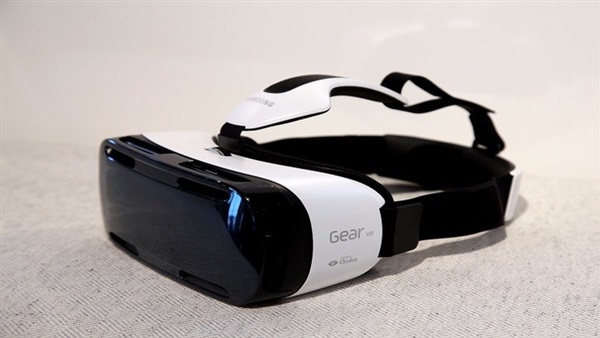 «Aiwear VR» نظارة للواقع الإفتراضي 