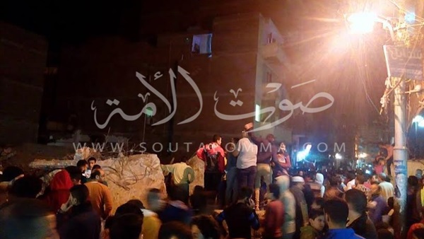 بالصور.. إخلاء عقار مجاور لمنزل كفر الشيخ المنهار بالصور.. إخلاء عقار مجاور لمنزل كفر الشيخ المنهار