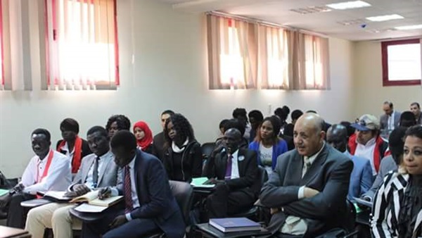 طلاب مصر وجنوب السودان يدرسون "مهارات الاتصال الفعال"