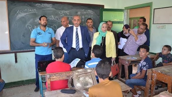 «عبدالواحد» يتفقد مدارس كفر الشيخ فى اليوم الدراسى الأول «عبدالواحد» يتفقد مدارس كفر الشيخ فى اليوم الدراسى الأول