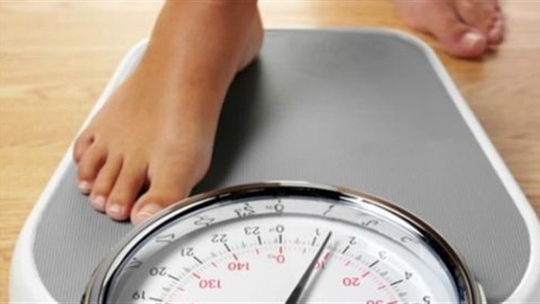الوقوف فوق الميزان يوميا يساعد على إنقاص الوزن