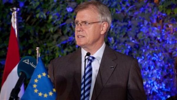 سفير الاتحاد الأوروبي يفتتح 4 محطات لتوليد الطاقة الشمسية بمطروح
