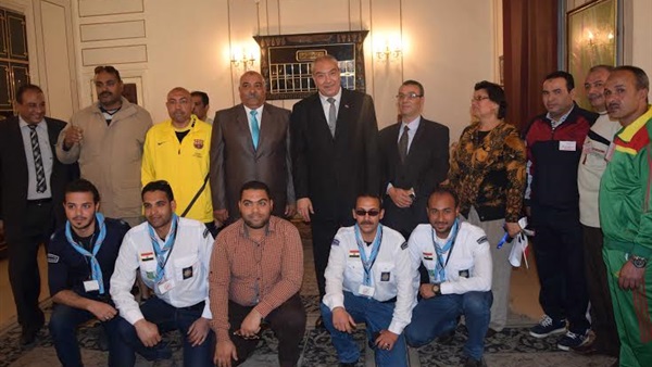 محافظ المنيا يكرم الطلاب الفائزين بالمارثون الرياضي 