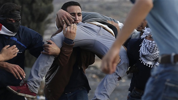 مستوطن إسرائيلي يطعن فلسطينيا بالضفة مستوطن إسرائيلي يطعن فلسطينيا بالضفة