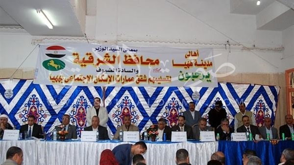 بالصور.. محافظ الشرقية يلتقى أهالى «ههيا» لمناقشة مشاكلهم اليومية بالصور.. محافظ الشرقية يلتقى أهالى «ههيا» لمناقشة مشاكلهم اليومية